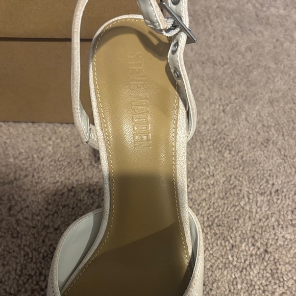 Elegant Steve Madden Cream Slingback Heels - Picture 2 of 4
